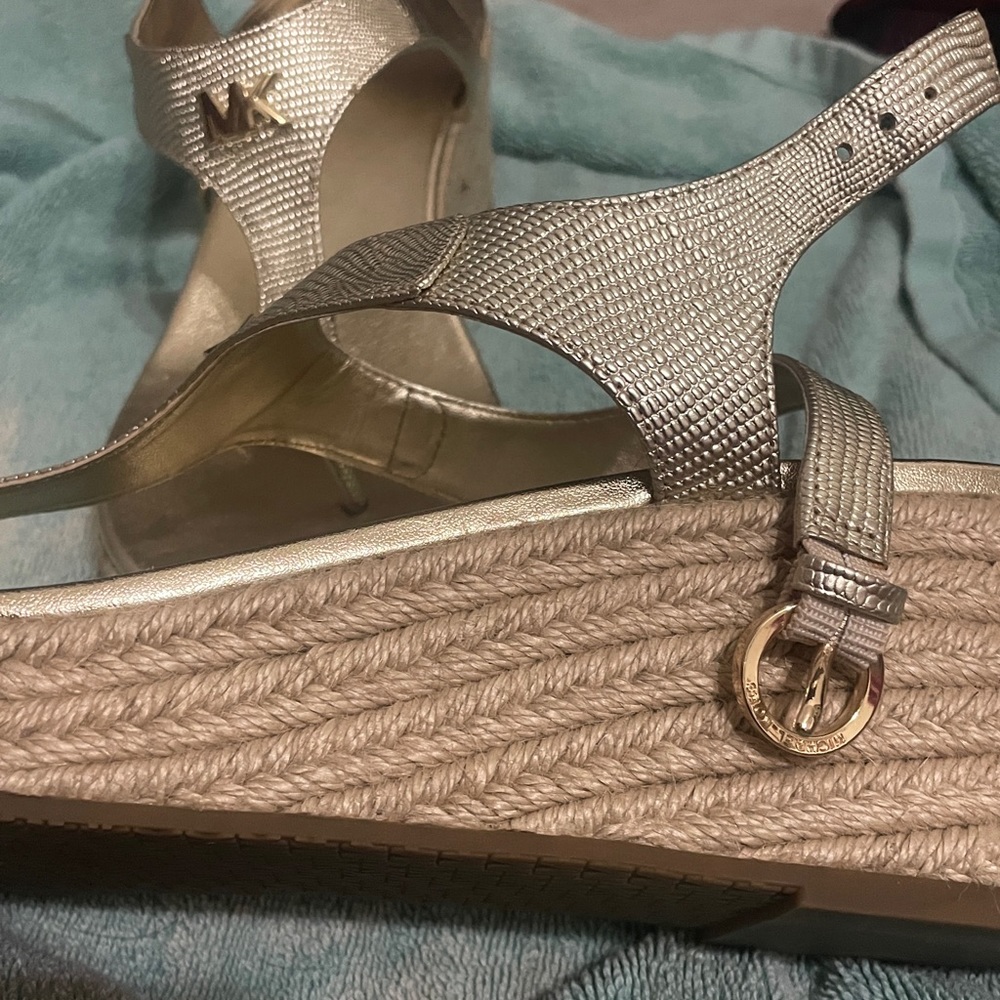 Michael Kors / women’s 9 / gold/ platforms